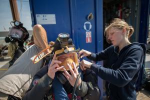 Nicole putting on her full-face mask (©RCE)